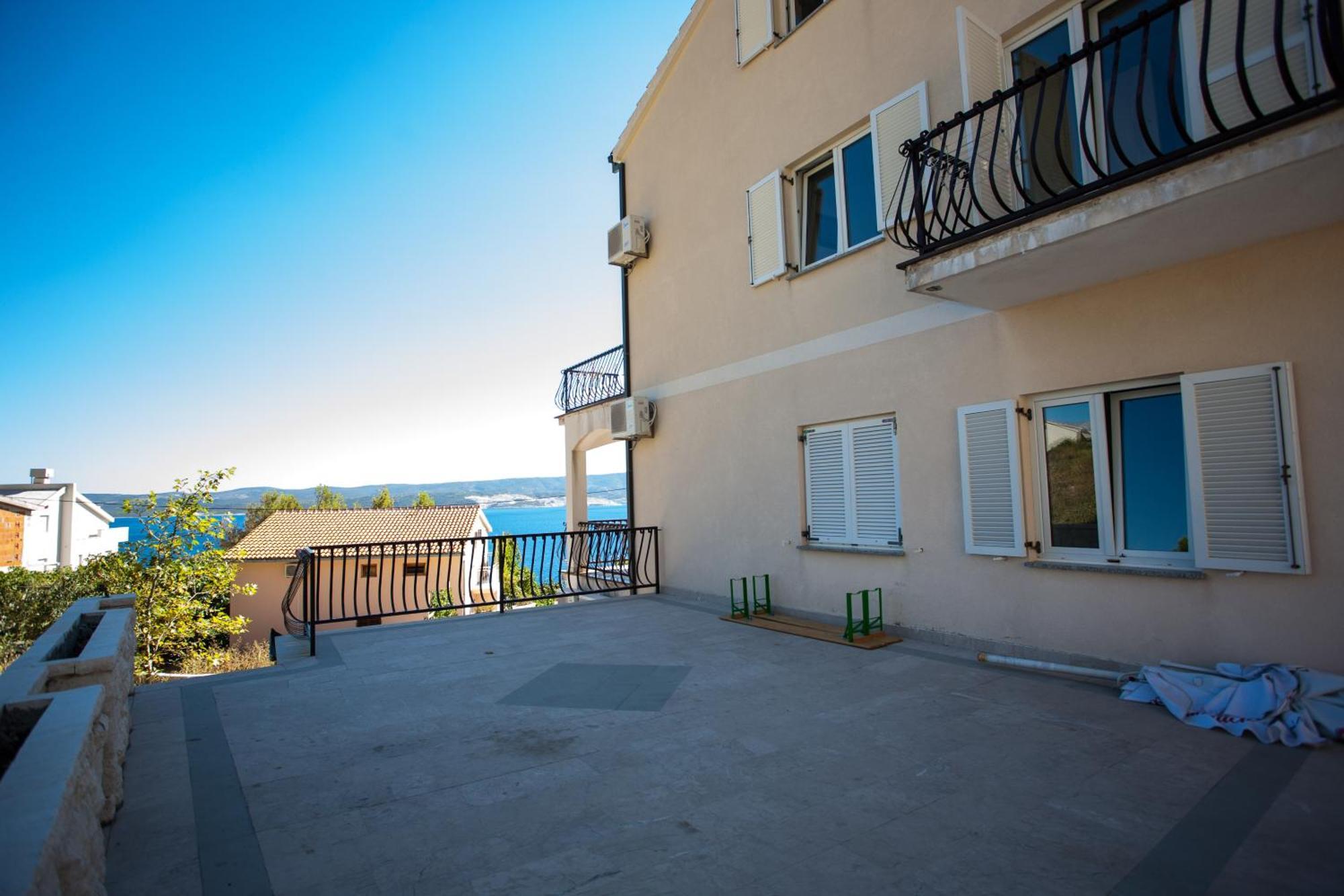 Apartments Pusic Omis Bagian luar foto