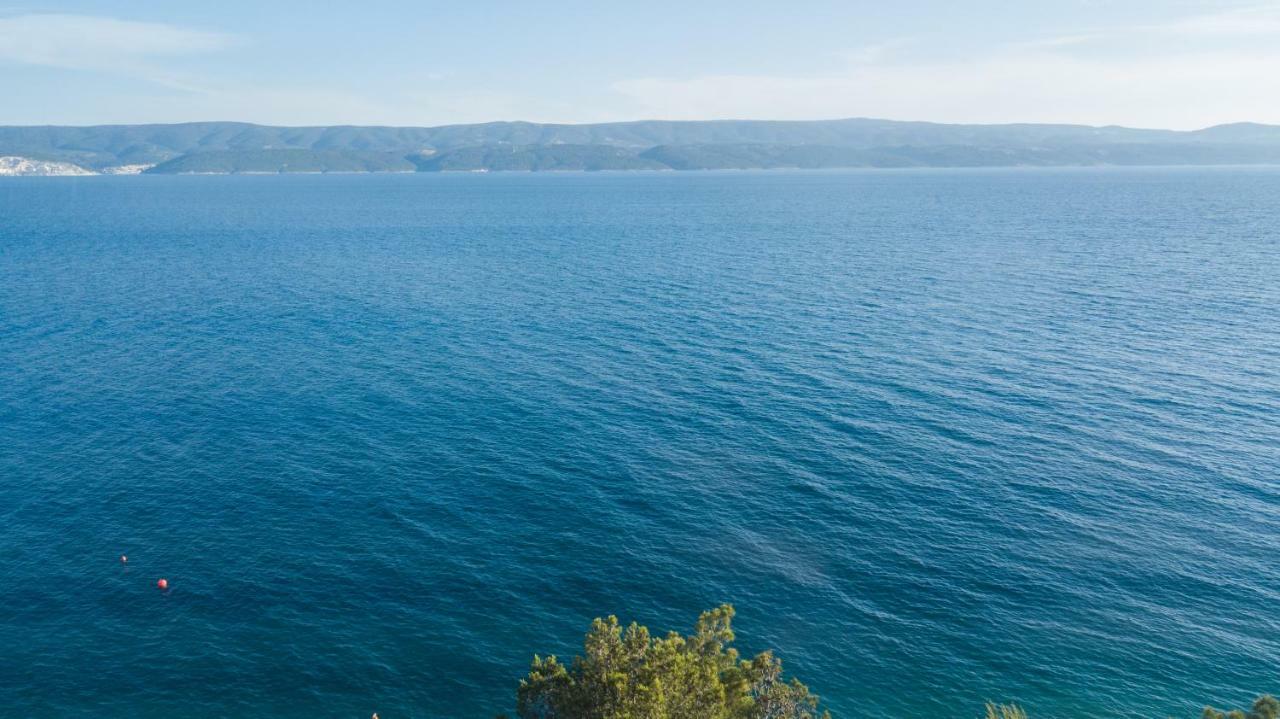 Apartments Pusic Omis Bagian luar foto