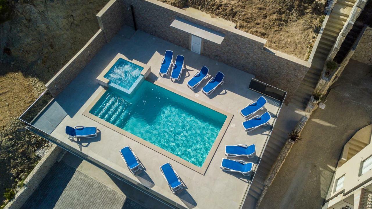 Apartments Pusic Omis Bagian luar foto