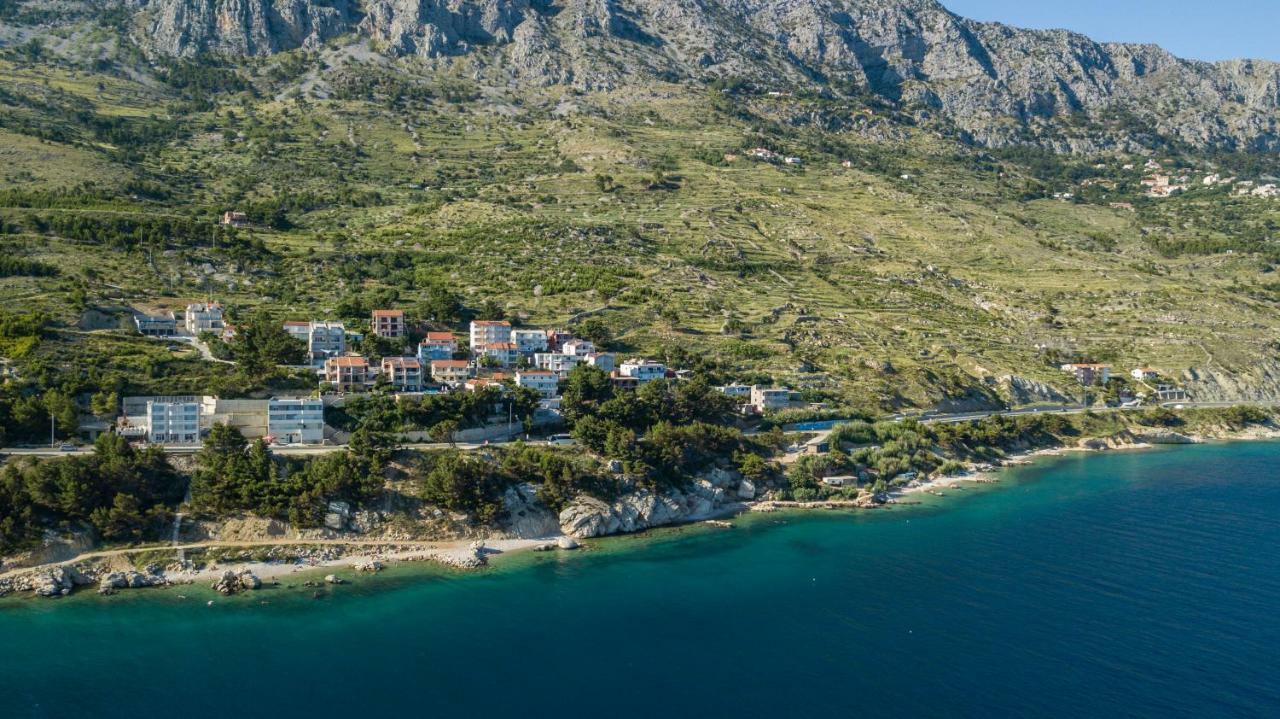Apartments Pusic Omis Bagian luar foto