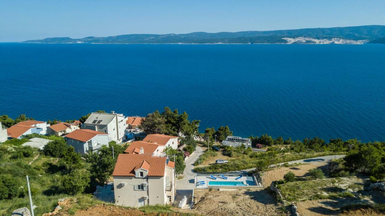 Apartments Pusic Omis Bagian luar foto