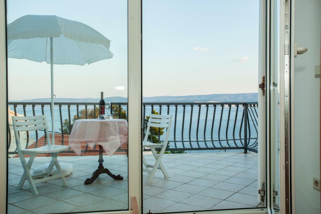 Apartments Pusic Omis Bagian luar foto