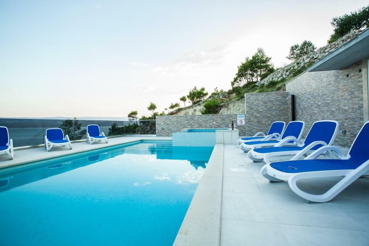 Apartments Pusic Omis Bagian luar foto
